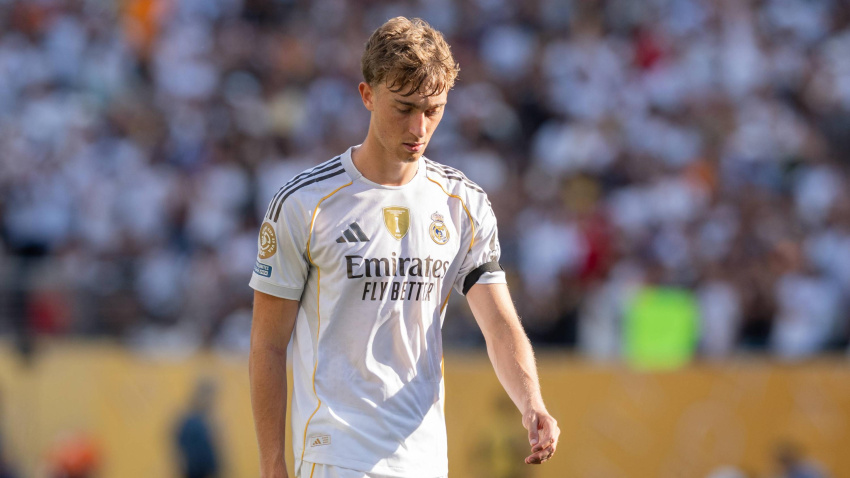 Huijsen durante el Real Madrid - Borussia Dortmund