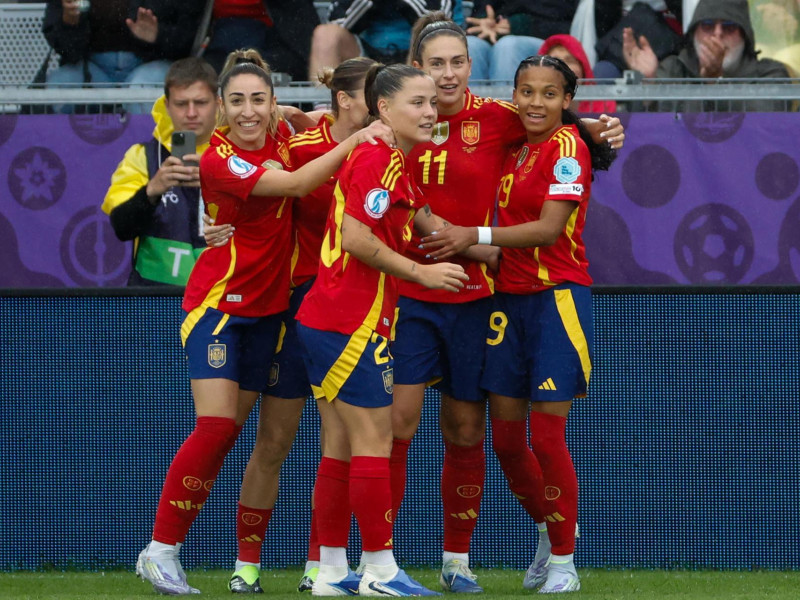 La selección española celebra el gol ante Bélgica