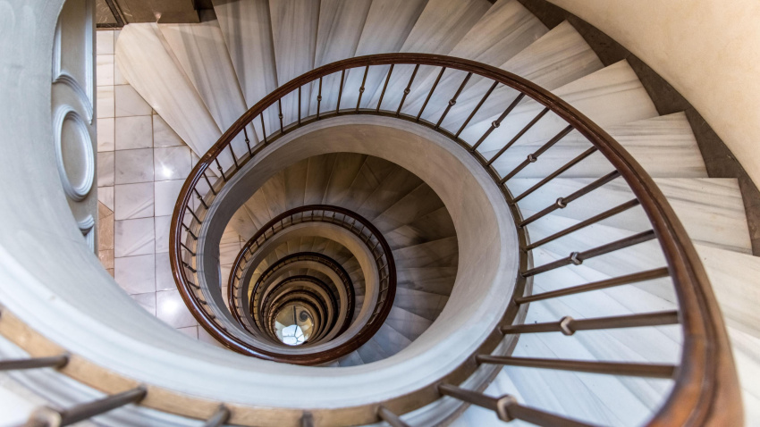 Escaleras en forma de caracol de un hotel de Barcelona