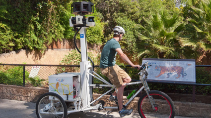 Bicicleta con cámara de Google Street View en el zoo de Los Ángeles, California, EE. UU. (2011).