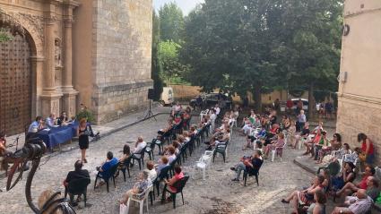 Presentación en la plaza de Burbáguena
