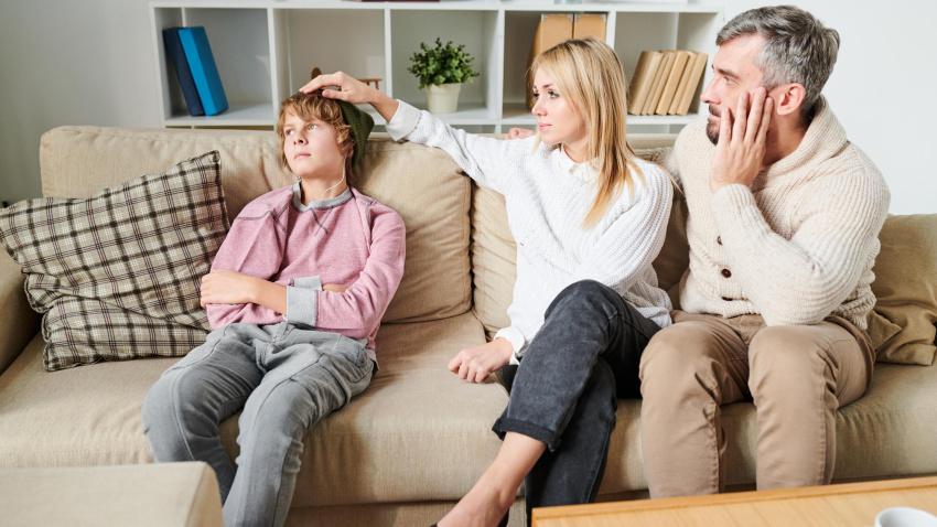 En la infancia y la adolescencia los padres helicóptero comienzan a actuar.