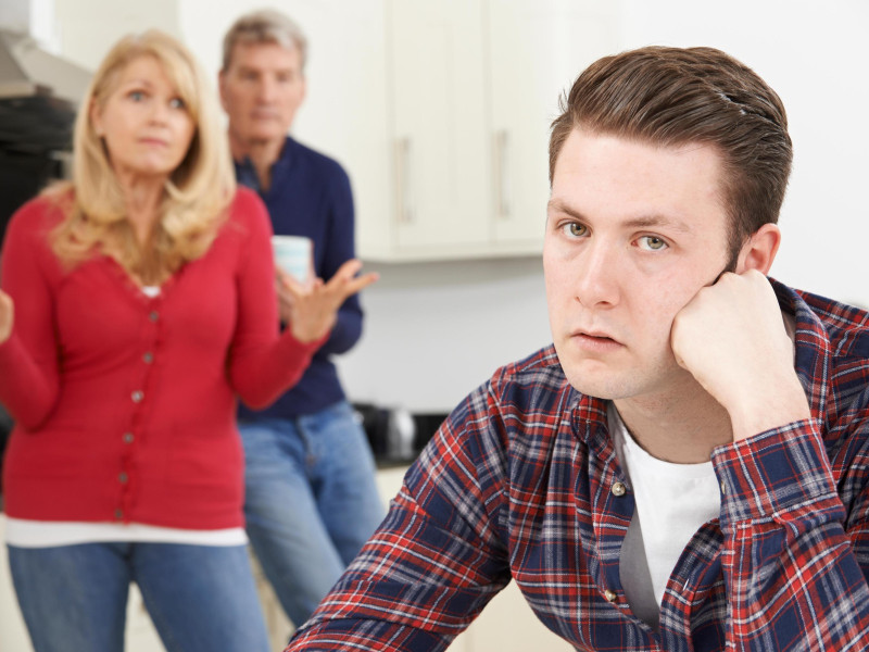 Cómo puede afectar este comportamiento en la vida adulta de un hijo.