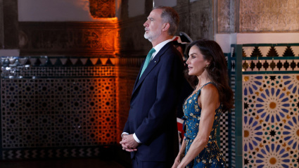 El Rey Felipe VI de España y la Reina Letizia de España asisten a los Reales Alcázares