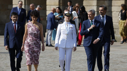 La princesa Leonor, acompañada del presidente gallego, Alfonso Rueda, y la ministra de Inclusión, Seguridad Social y Migraciones, Elma Saiz