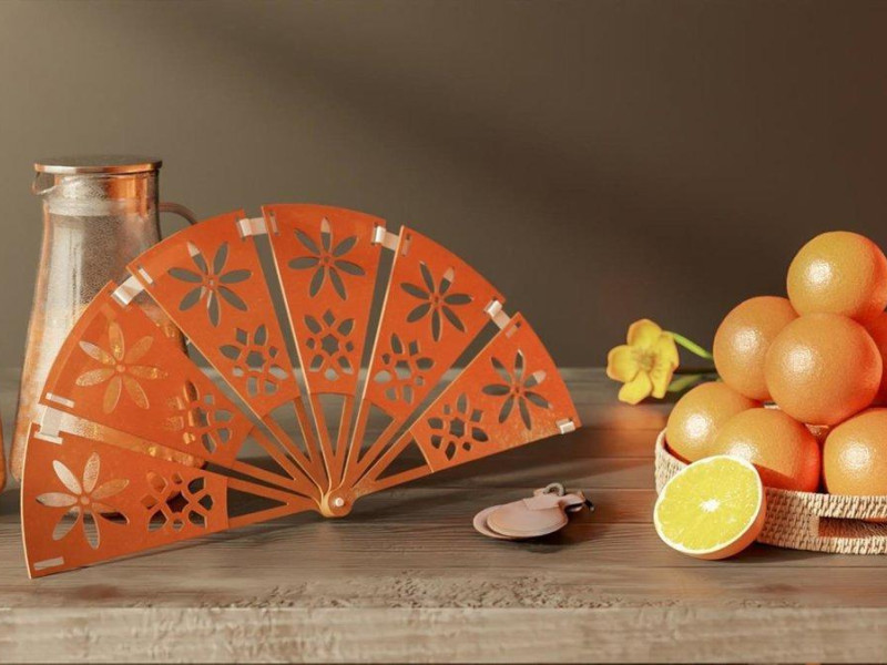Diseño del abanico sostenible junto a varias naranjas amargas de Sevilla