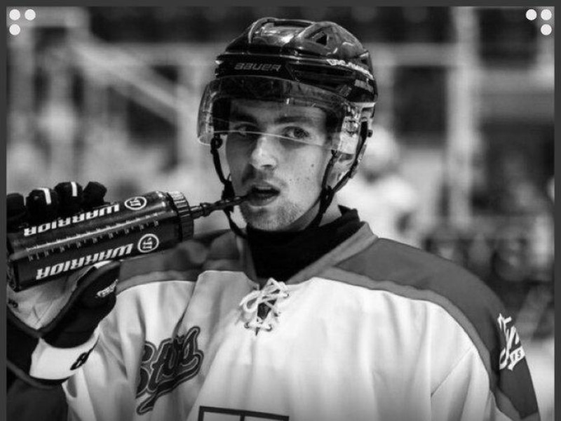 El deportista de hockey sobre hielo, Gary Kelly