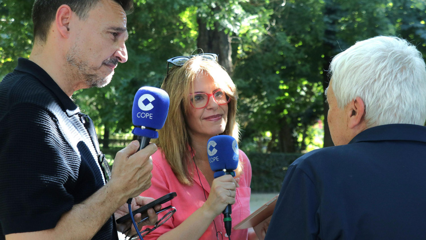 Pilar García Muñiz y Jorge Alcalde entrevistan a Mariano Sánchez, jefe de la Unidad de Jardinería y Arbolado del Retiro y presidente de la Asociación Española de Arboricultura