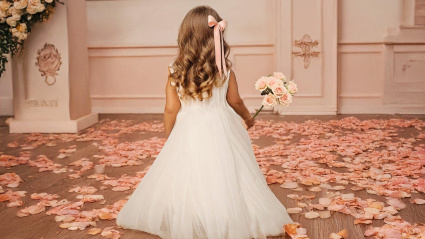 Las niñas, algunas de apenas 12 o 13 años, son obligadas por sus familias a casarse con hombres mayores, a menudo como parte de acuerdos tribales o para saldar deudas.