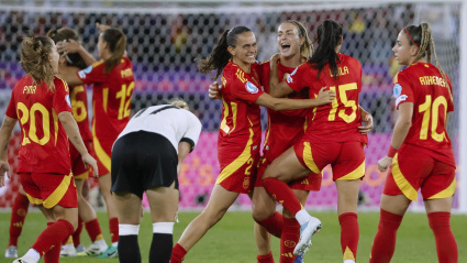 Jugadoras de España celebran al final del partido por la semifinal de la Eurocopa Femenina 2025