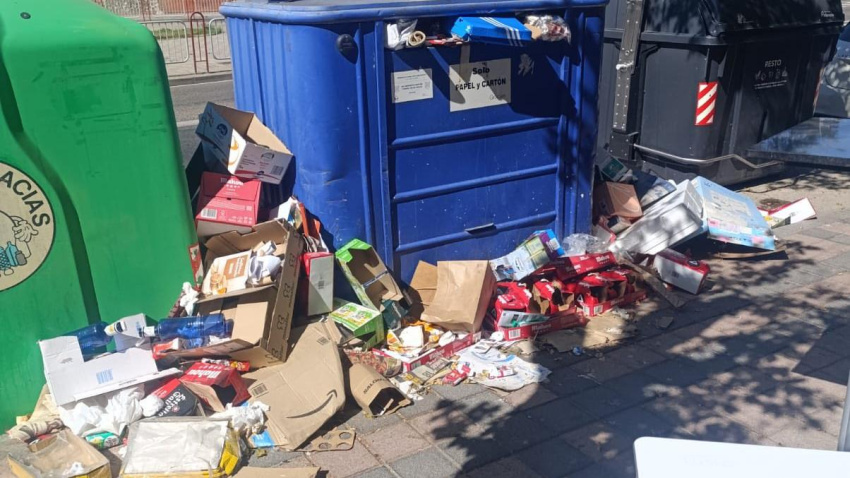 Contenedores en Palencia durante la jornada de ayer