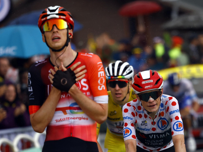 Thymen Arensman celebra su victoria en La Plagne