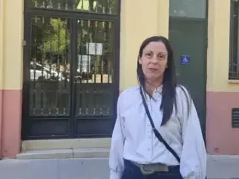 Belén Cabra a las puertas del Juzgado de Sigüenza