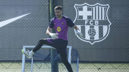 Joan García, durante un entrenamiento con el Barça