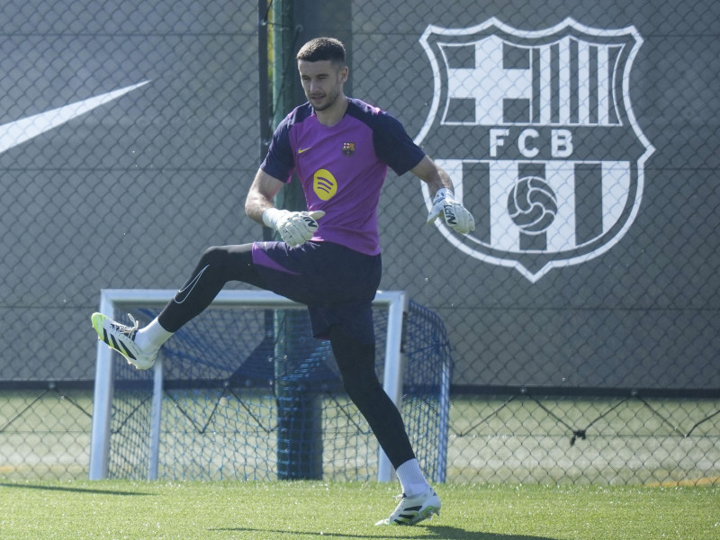 Joan García, durante un entrenamiento con el Barça