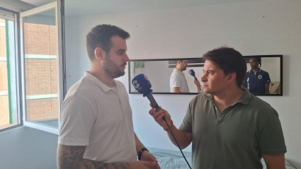 Israel Remuiñán entrevista a Edgar Sánchez, agente inmobiliario.