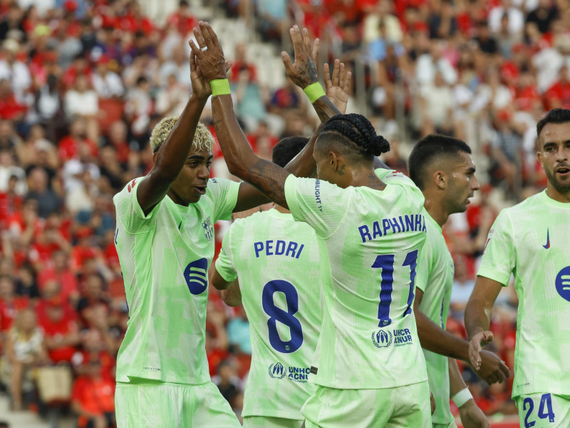 Lamine Yamal y Raphinha celebran el gol del Barcelona ante el Mallorca