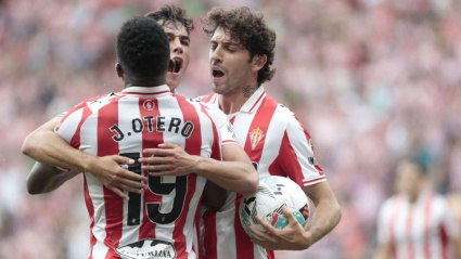 Los jugadores del Sporting celebran un gol ante el Córdoba