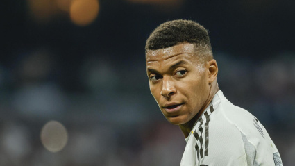 El delantero francés del Real Madrid Kylian Mbappé durante el partido de la primera jornada de LaLiga que Real Madrid y Atlético Osasuna disputan hoy martes en el estadio Santiago Bernabéu
