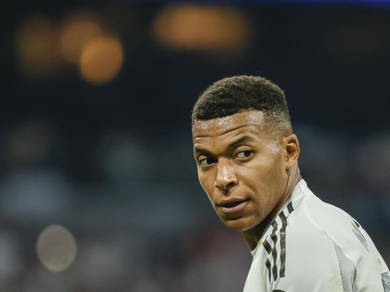 El delantero francés del Real Madrid Kylian Mbappé durante el partido de la primera jornada de LaLiga que Real Madrid y Atlético Osasuna disputan hoy martes en el estadio Santiago Bernabéu