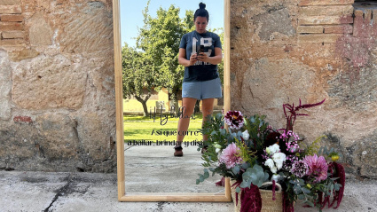 Clara Sanz, florista rural, está convencida que emprender en el medio rural ha sido la mejor decisión laboral y personal de su vida
