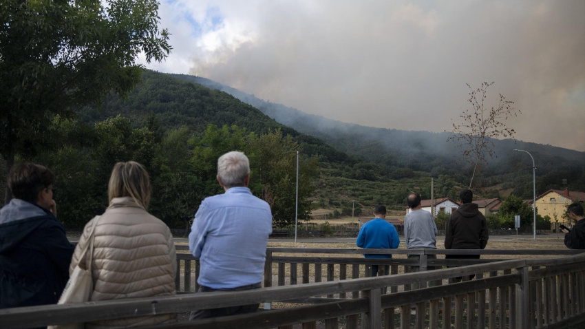 Imágenes de la Guardia Civil del incendio de Barniedo en León próximo a los Picos de Europa