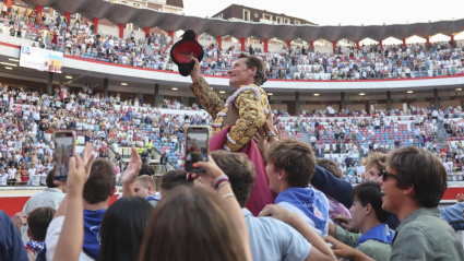 Diego Urdiales, en su salida a hombros este viernes en Bilbao