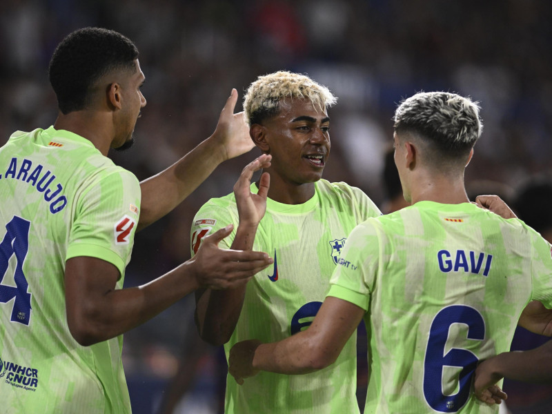 Lamine Yamal y Gavi celebra un gol del Barça