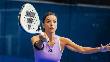 Eva Longoria jugando al pádel