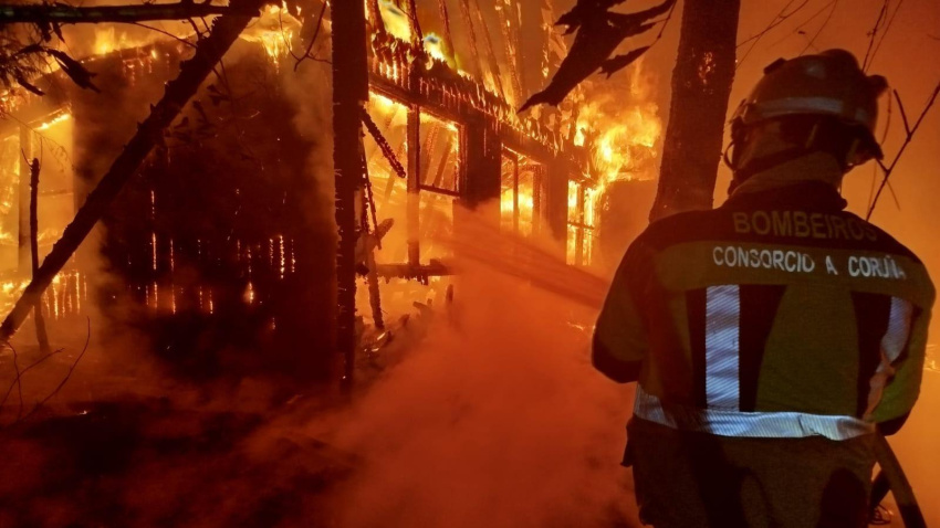 Bomberos del Parque provincial de A Coruña en el incendio de Quiroga (Lugo)