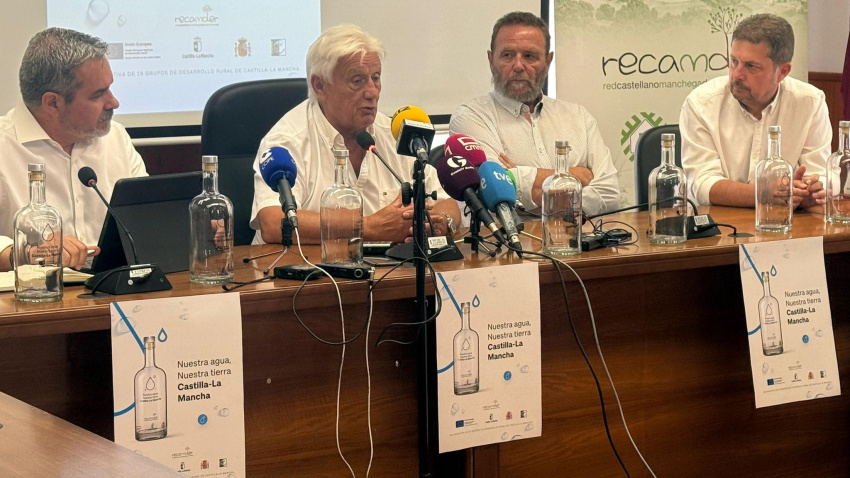 Momento de presentación del proyecto 'Nuestra agua, nuestra tierra' en el Ayuntamiento de Sacedón