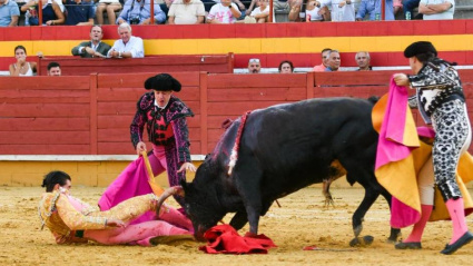 Momento de la cogida sufrida por Bruno Aloi en El Álamo