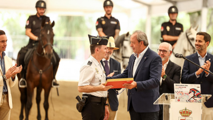 Reconocimiento a la Unidad de Caballería de la Policía Nacional