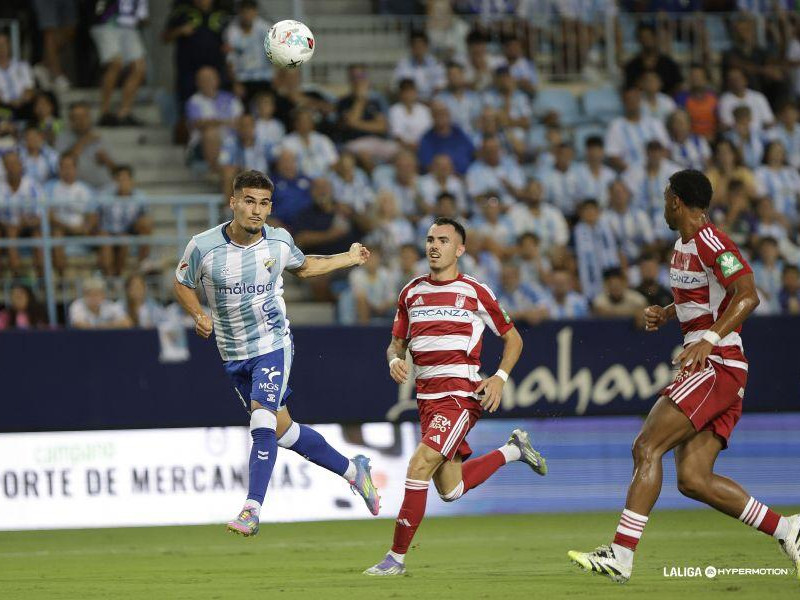 Chupe anota el primer gol ante el Granada de cabeza.
