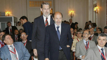 Agustín Ibáñez acompaña en un acto a Alfredo Pérez Rubalcaba en Santander