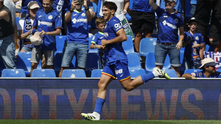 Mario Martín celebra su primer gol con el Getafe ante el Oviedo