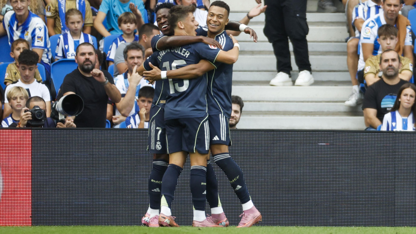 Mbappé, Güler y Vinicius celebran el gol del Real Madrid ante la Real Sociedad
