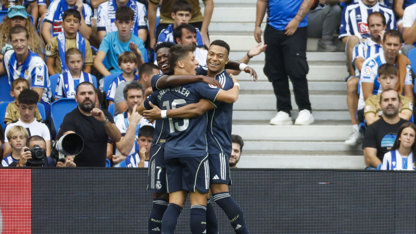 Mbappé, Güler y Vinicius celebran el gol del Real Madrid ante la Real Sociedad