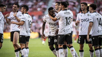 Appin celebra un gol con la camiseta del Burgos CF