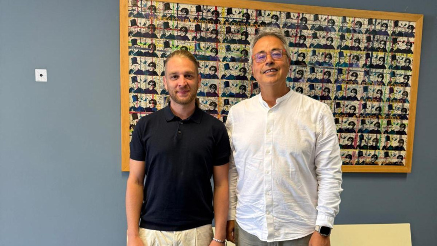 Los investigadores Víctor Fernández-García y Alfonso Fernández-Manso