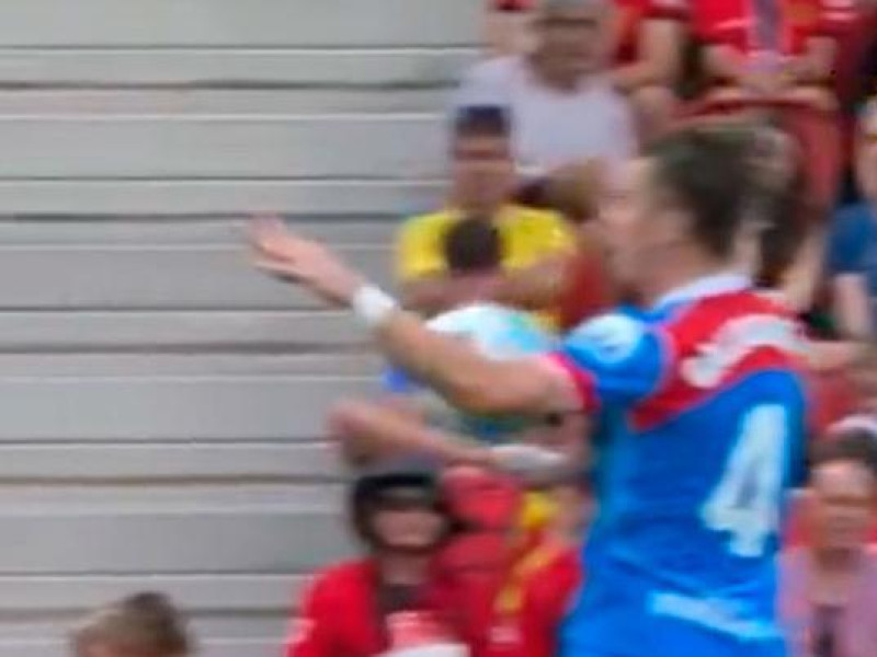 Imagen de la mano de Gallagher antes del gol del Atlético