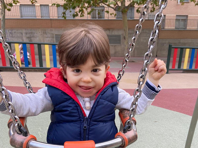 Ibai, de tres años y con una enfermedad rara, por fin puede ir al colegio