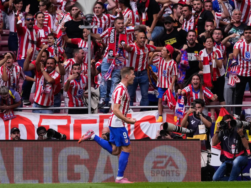 Sorloth celebra el 2-2 del Atlético contra el Real Madrid