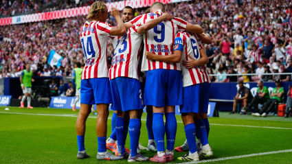 Los jugadores del Atlético celebran el quinto gol contra el Real Madrid