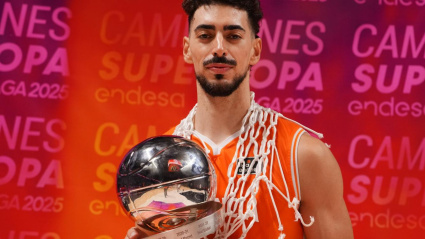 El valenciano Josep Puerto, orgulloso de haber levantado el trofeo de la Supercopa