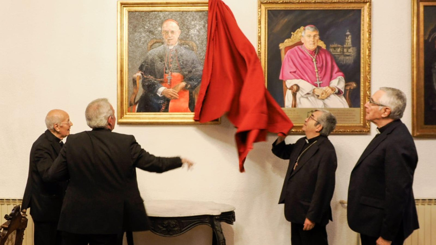 Momento en que se descubre el retrato de Ricardo Blázquez