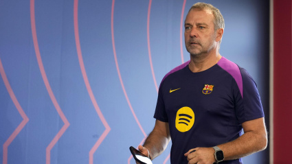 Hansi Flick, antes de la rueda de prensa previa al PSG