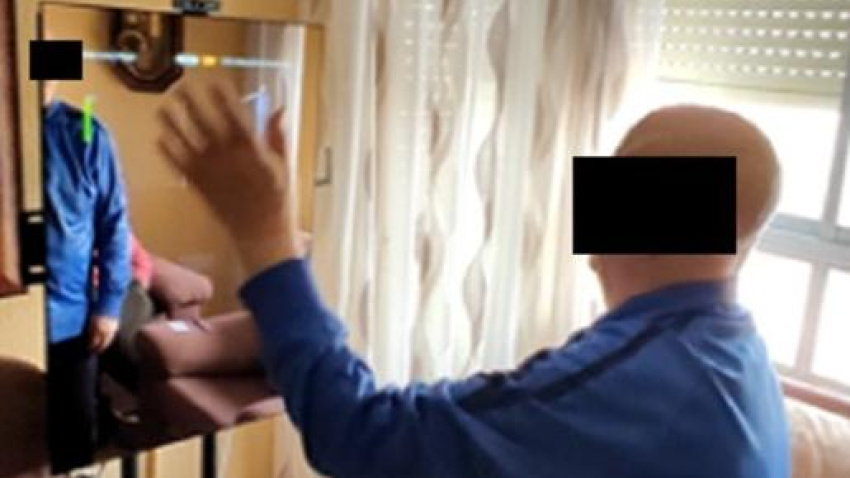 Espejo inteligente para personas mayores