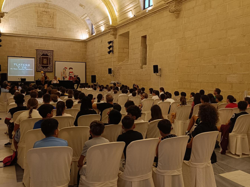 Actividad con niños en la Sala Refectorio, en los Claustros de Santo Domingo