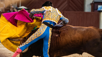 Momento de la cornada sufrida por Víctor Hernández este domingo en Las Ventas